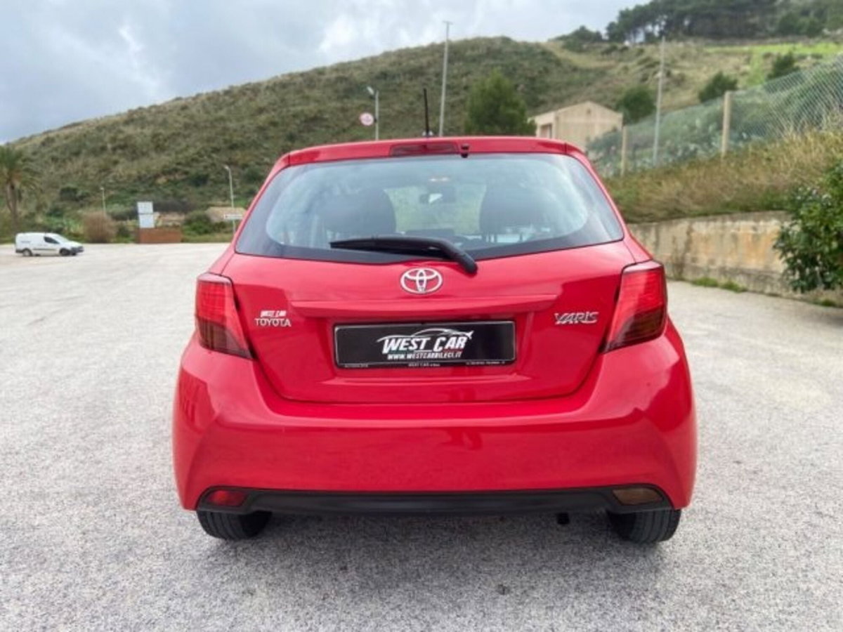 Toyota Yaris 1.0 5 porte Cool (8)