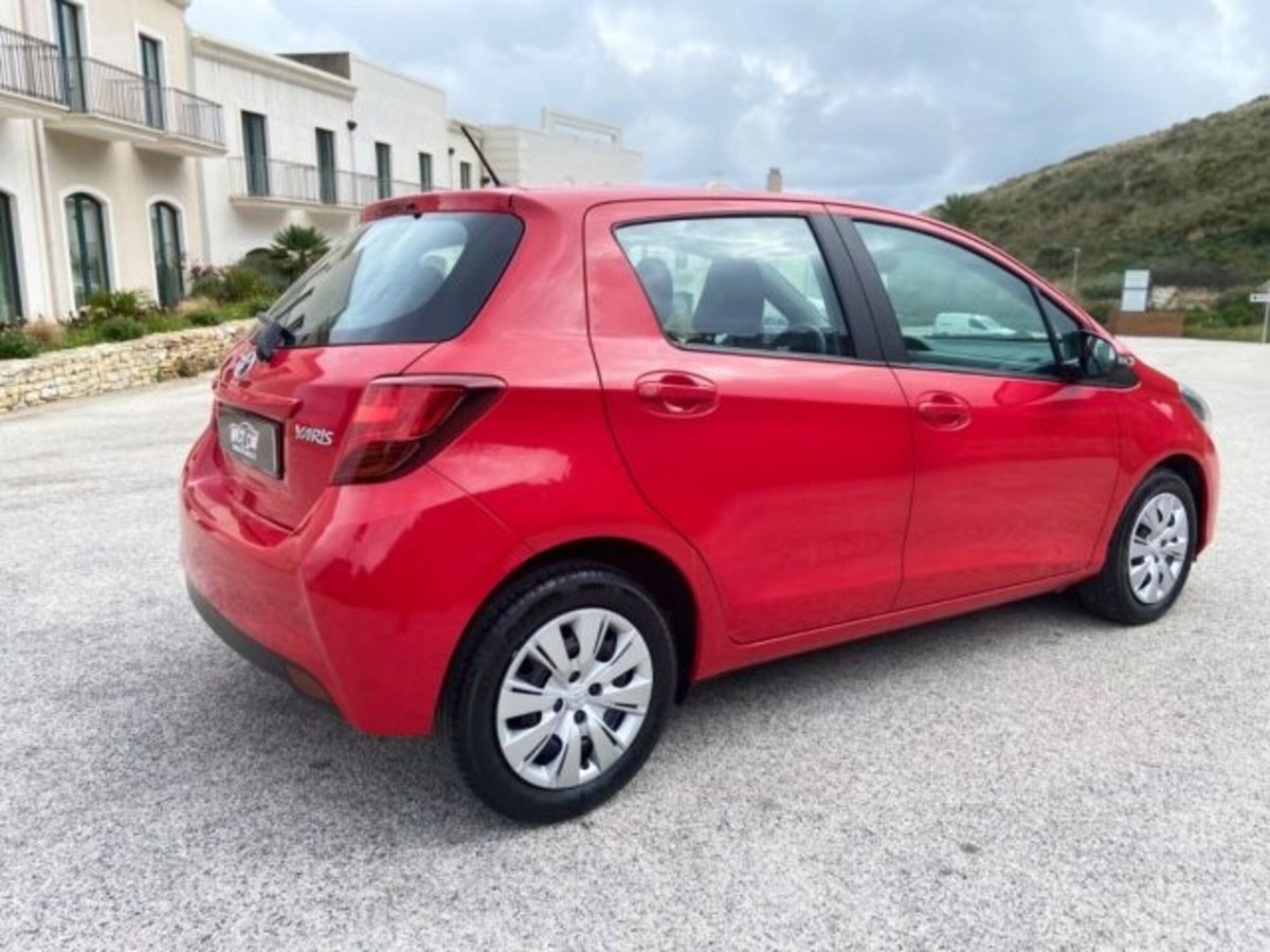 Toyota Yaris 1.0 5 porte Cool (9)