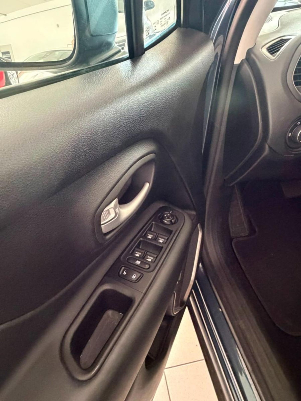 Jeep Renegade 1.5 Turbo T4 MHEV Upland (13)