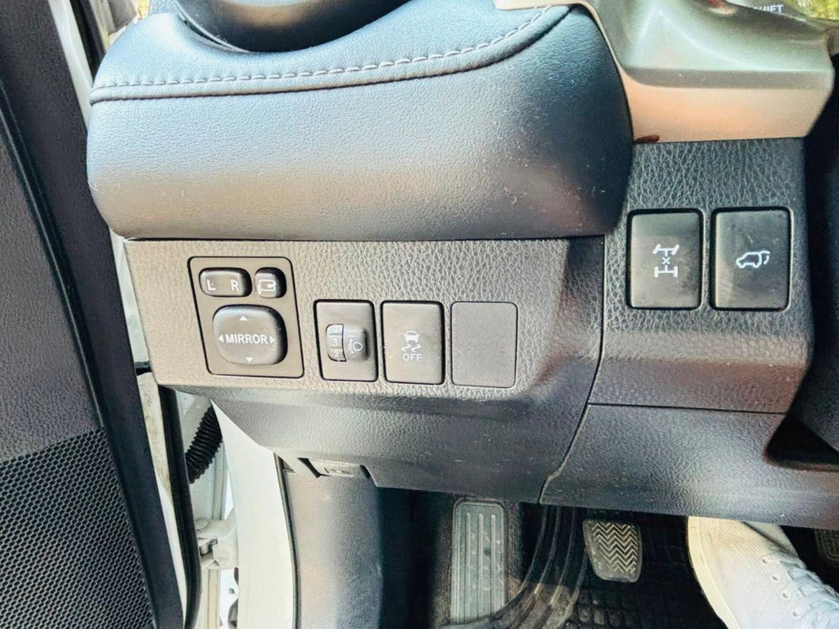 Toyota Rav4 D-4D 4WD Style White Ed. (16)