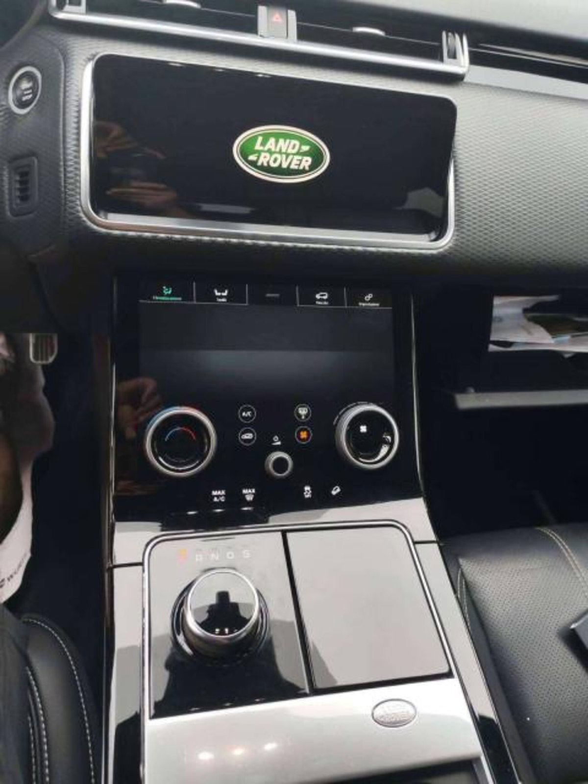 Land Rover Range Rover Velar 2.0D I4 240 CV R-Dynamic SE (9)