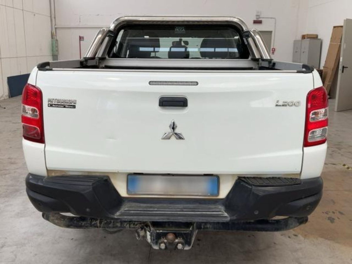 Mitsubishi L200 2.4 DI-D/154CV Double Cab Inform (10)