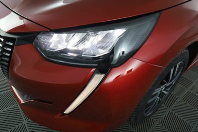 Peugeot 208 PureTech 100 Stop&Start EAT8 5 porte Allure Pack (9)