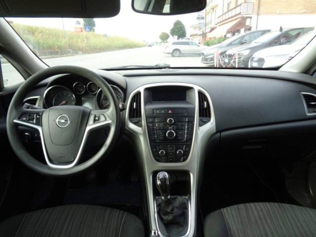 Opel Astra Station Wagon 1.4 Turbo 140CV Sports GPL Tech Cosmo (11)