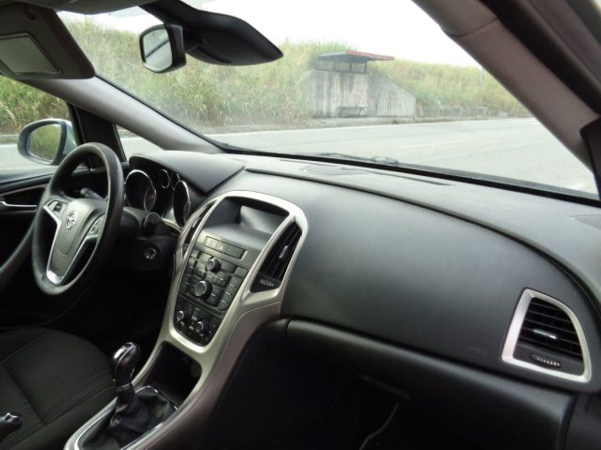 Opel Astra Station Wagon 1.4 Turbo 140CV Sports GPL Tech Cosmo (9)