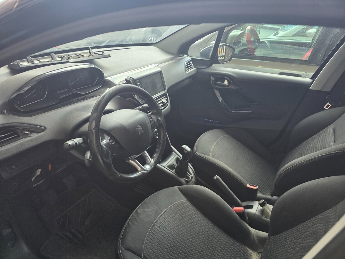 Peugeot 208 82 5 porte Allure (3)