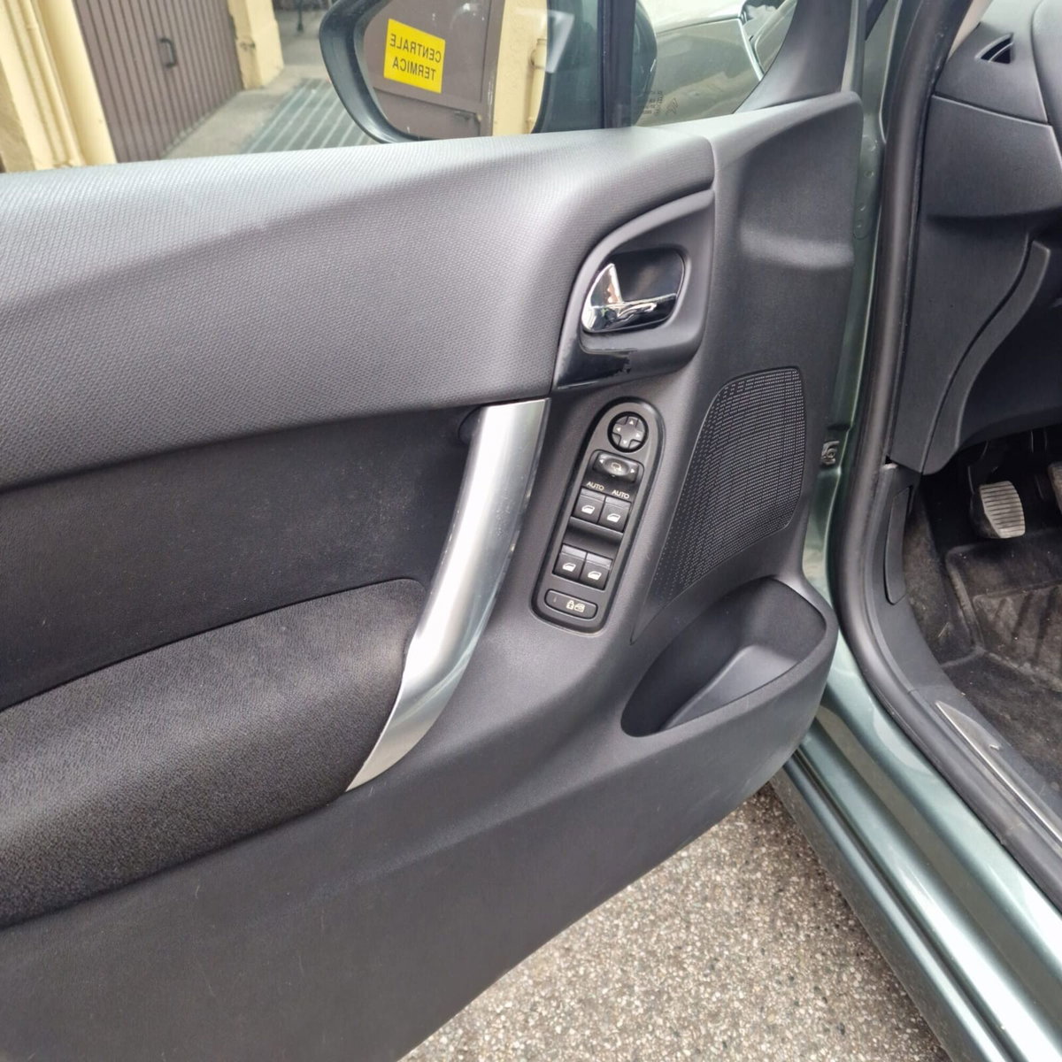 Citroen C3 1.4 HDi 70 Exclusive (5)