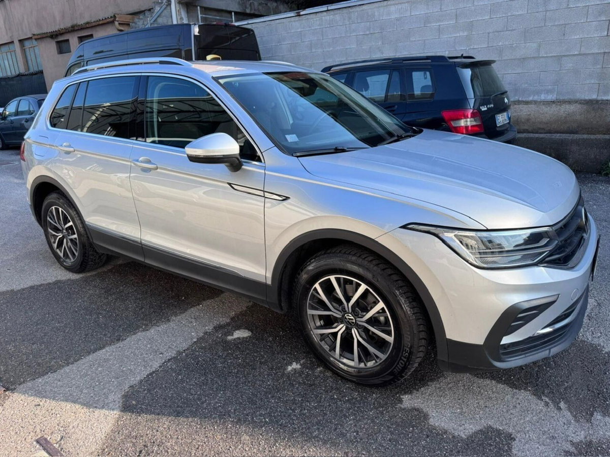 Volkswagen Tiguan 2.0 TDI 150 CV SCR DSG 4MOTION Life (2)