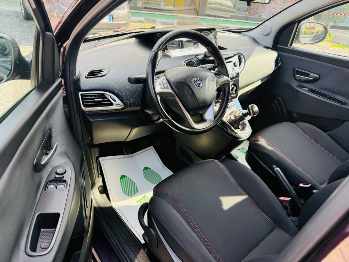 Lancia Ypsilon 0.9 TwinAir 85 CV 5 porte Metano Ecochic Elefantino (11)