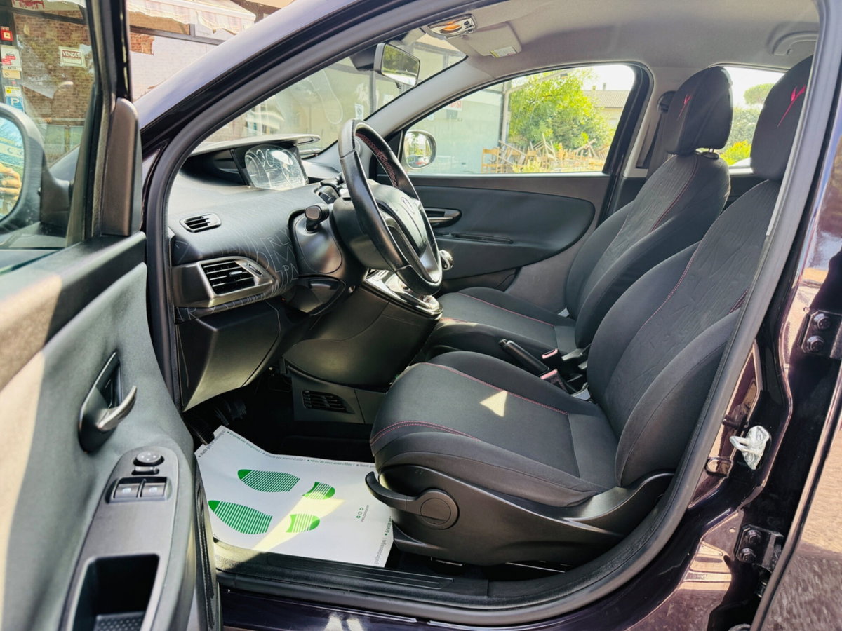 Lancia Ypsilon 0.9 TwinAir 85 CV 5 porte Metano Ecochic Elefantino (12)