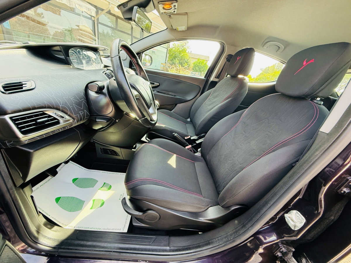 Lancia Ypsilon 0.9 TwinAir 85 CV 5 porte Metano Ecochic Elefantino (13)