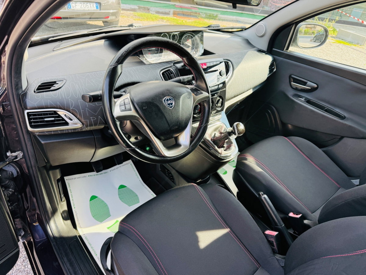 Lancia Ypsilon 0.9 TwinAir 85 CV 5 porte Metano Ecochic Elefantino (14)