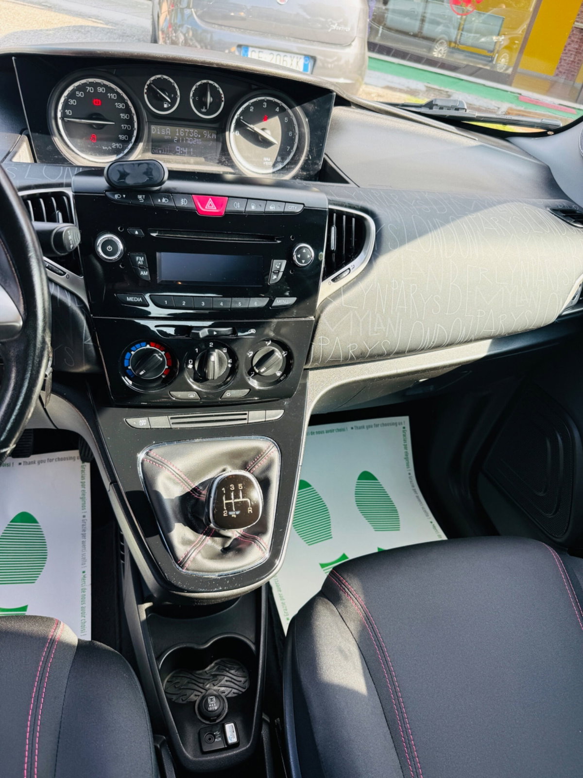 Lancia Ypsilon 0.9 TwinAir 85 CV 5 porte Metano Ecochic Elefantino (16)