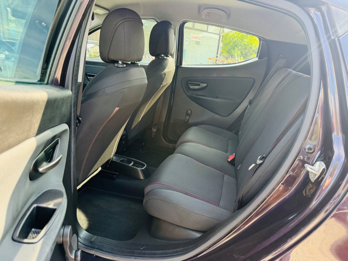 Lancia Ypsilon 0.9 TwinAir 85 CV 5 porte Metano Ecochic Elefantino (17)