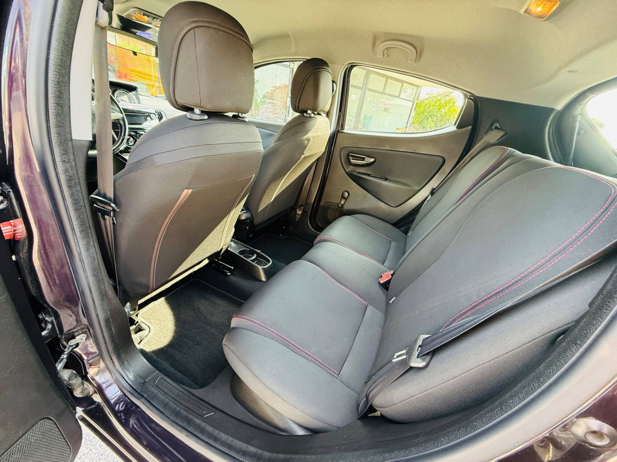 Lancia Ypsilon 0.9 TwinAir 85 CV 5 porte Metano Ecochic Elefantino (18)