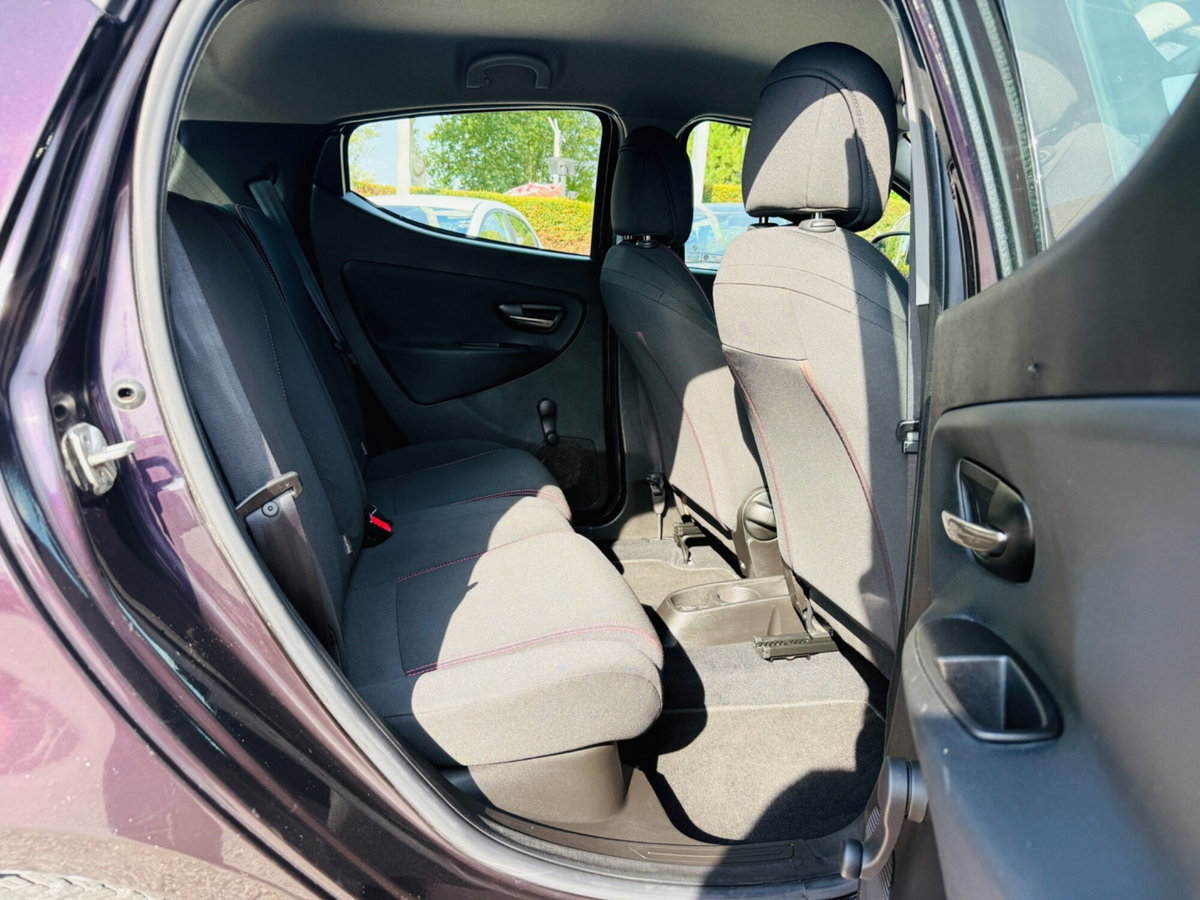 Lancia Ypsilon 0.9 TwinAir 85 CV 5 porte Metano Ecochic Elefantino (20)