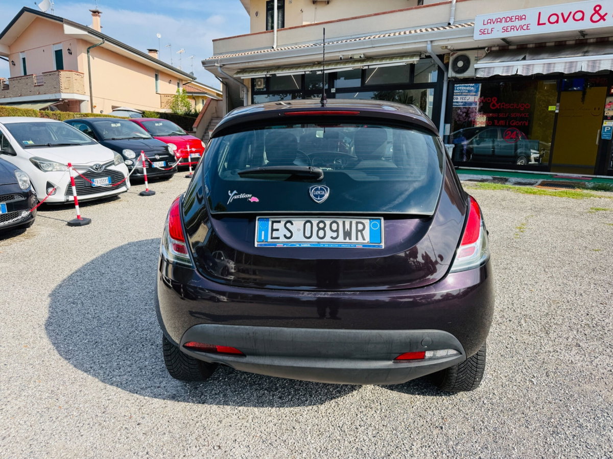 Lancia Ypsilon 0.9 TwinAir 85 CV 5 porte Metano Ecochic Elefantino (6)