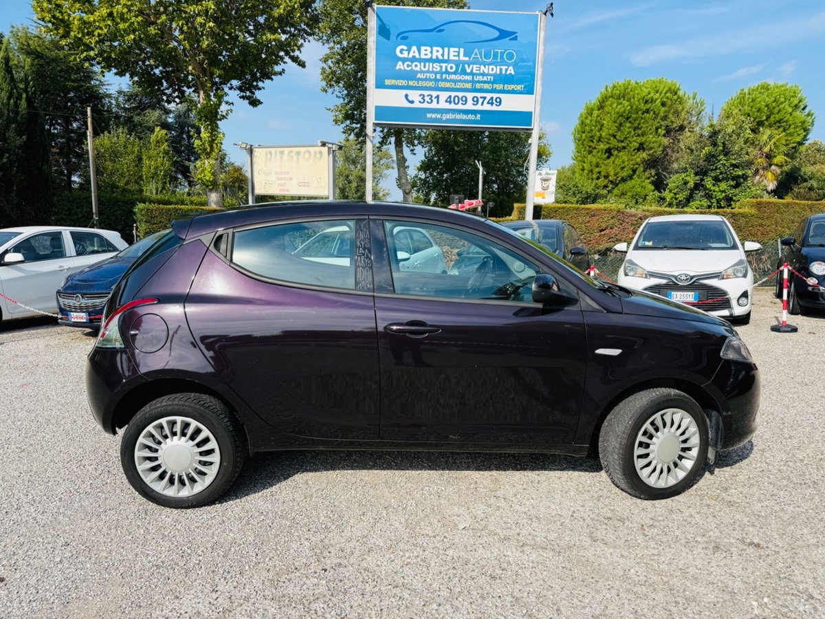 Lancia Ypsilon 0.9 TwinAir 85 CV 5 porte Metano Ecochic Elefantino (8)