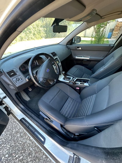 Volvo V50 D4 Geartronic Momentum (8)