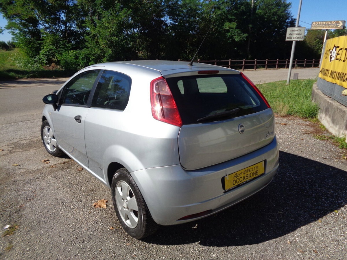 Fiat Grande Punto 1.3 MJT 75 CV 3 porte Dynamic (12)