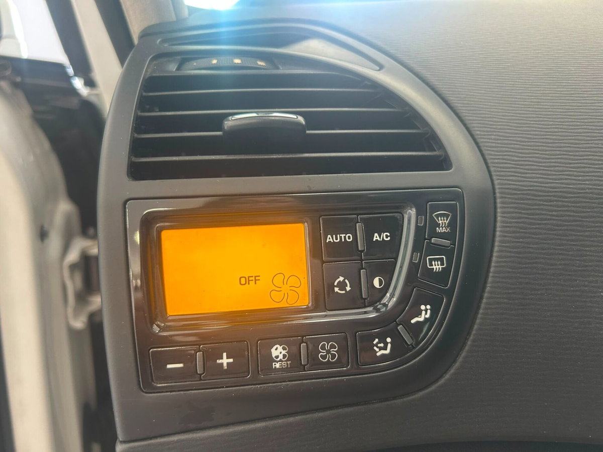 Citroen C4 Gran Picasso 1.6 HDi 110 FAP CMP6 Exclusive Style (14)