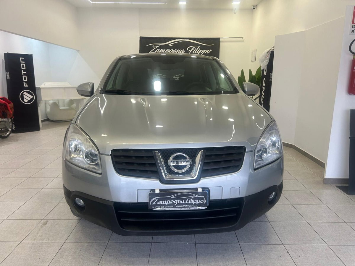 Nissan Qashqai 2.0 dCi DPF Tekna (2)