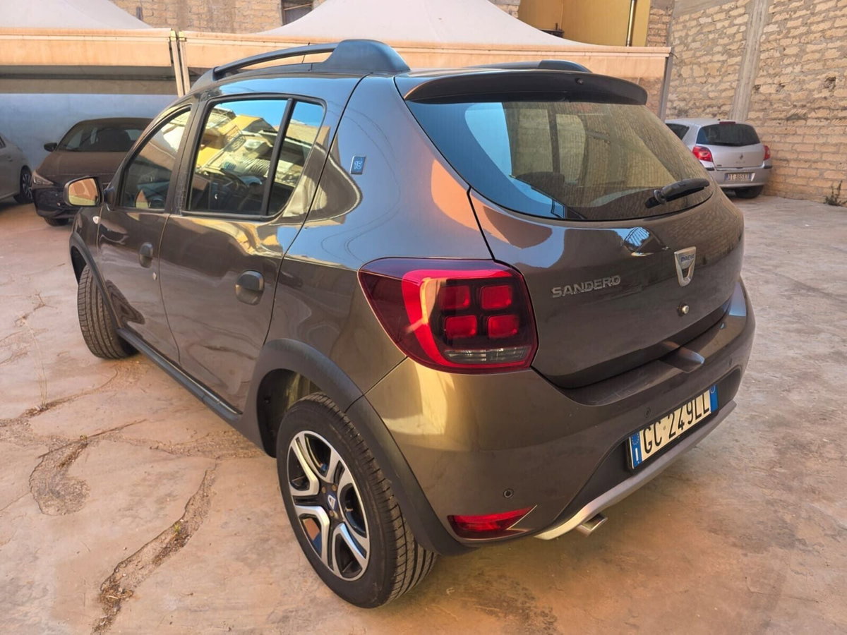 Dacia Sandero Stepway 1.5 Blue dCi 95CV 15th Anniversary (2)