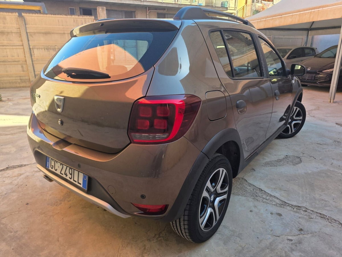 Dacia Sandero Stepway 1.5 Blue dCi 95CV 15th Anniversary (4)
