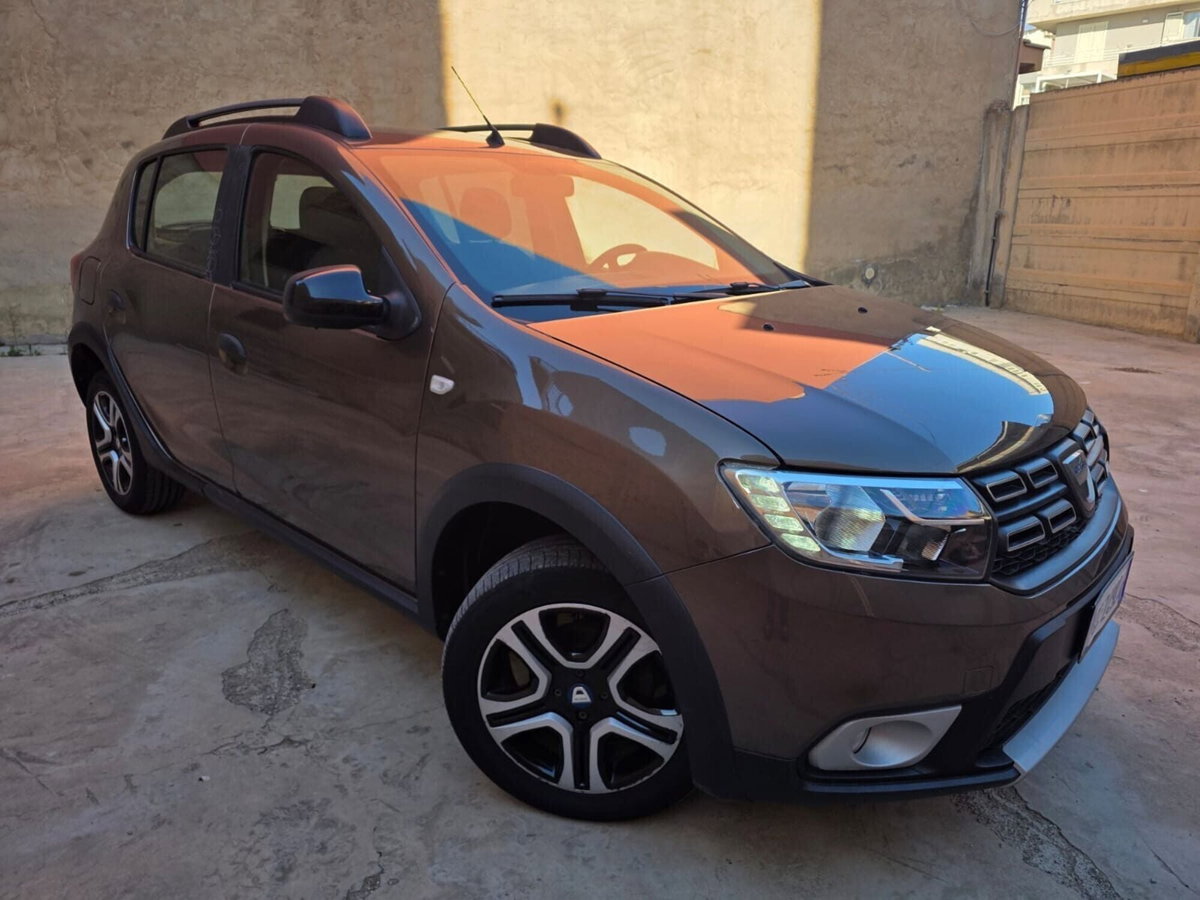 Dacia Sandero Stepway 1.5 Blue dCi 95CV 15th Anniversary (5)