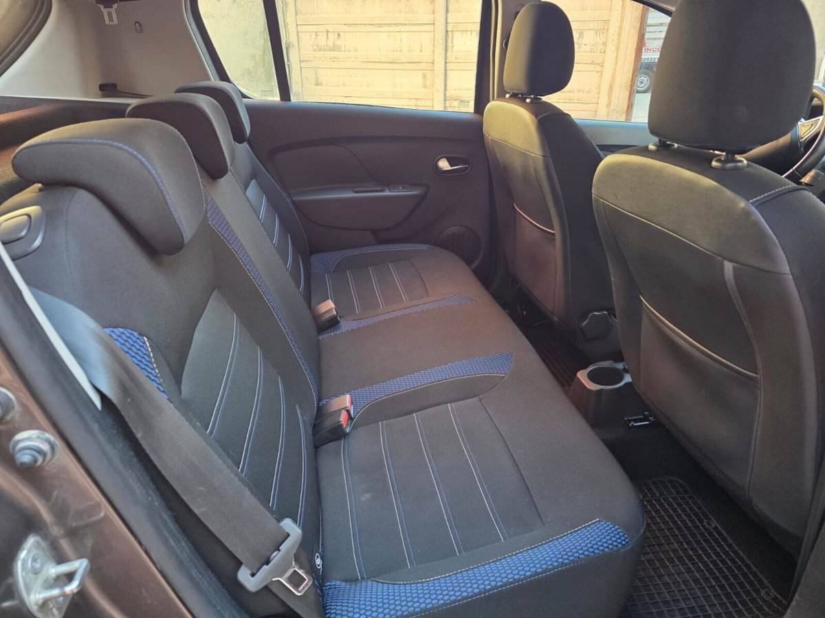 Dacia Sandero Stepway 1.5 Blue dCi 95CV 15th Anniversary (7)