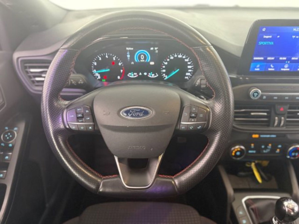 Ford Focus Station Wagon 1.0 EcoBoost 125 CV automatico SW ST-Line (15)
