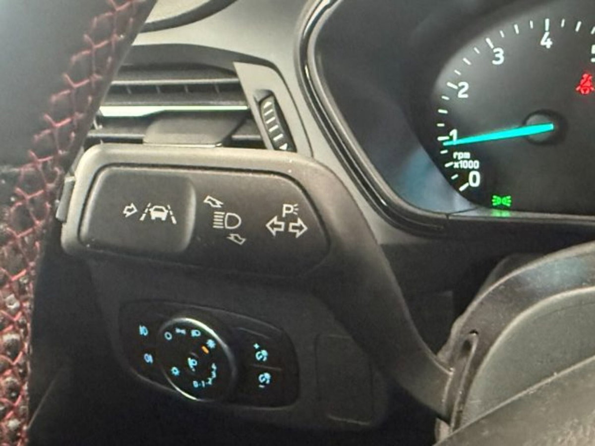 Ford Focus Station Wagon 1.0 EcoBoost Hybrid 155 CV SW ST-Line (12)