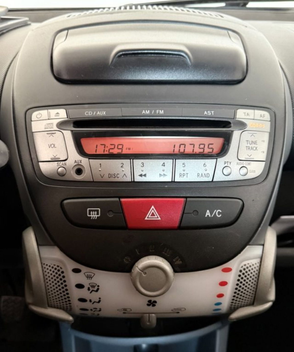 Toyota Aygo 1.0 12V VVT-i 5 porte (16)
