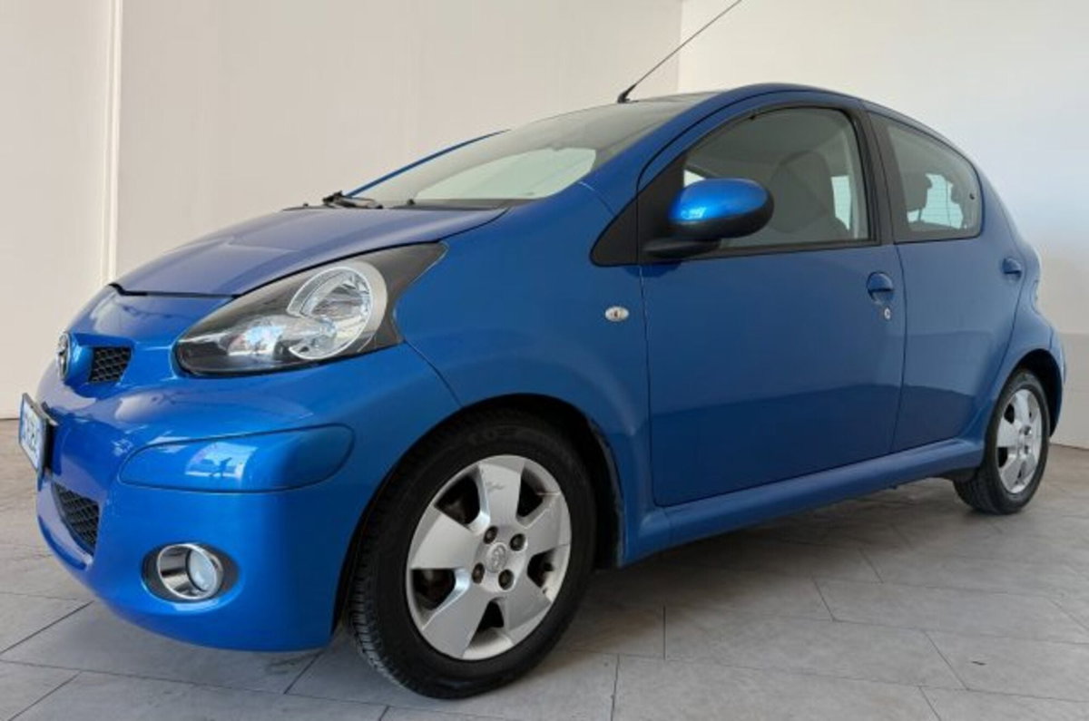 Toyota Aygo 1.0 12V VVT-i 5 porte (2)