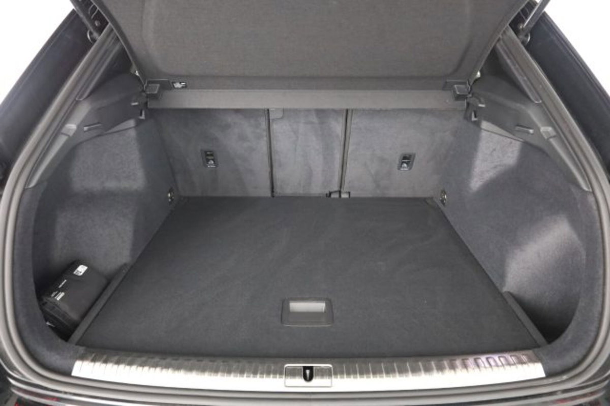 Audi Q3 Sportback 40 2.0 tdi Identity Black quattro 193cv s-tronic (6)