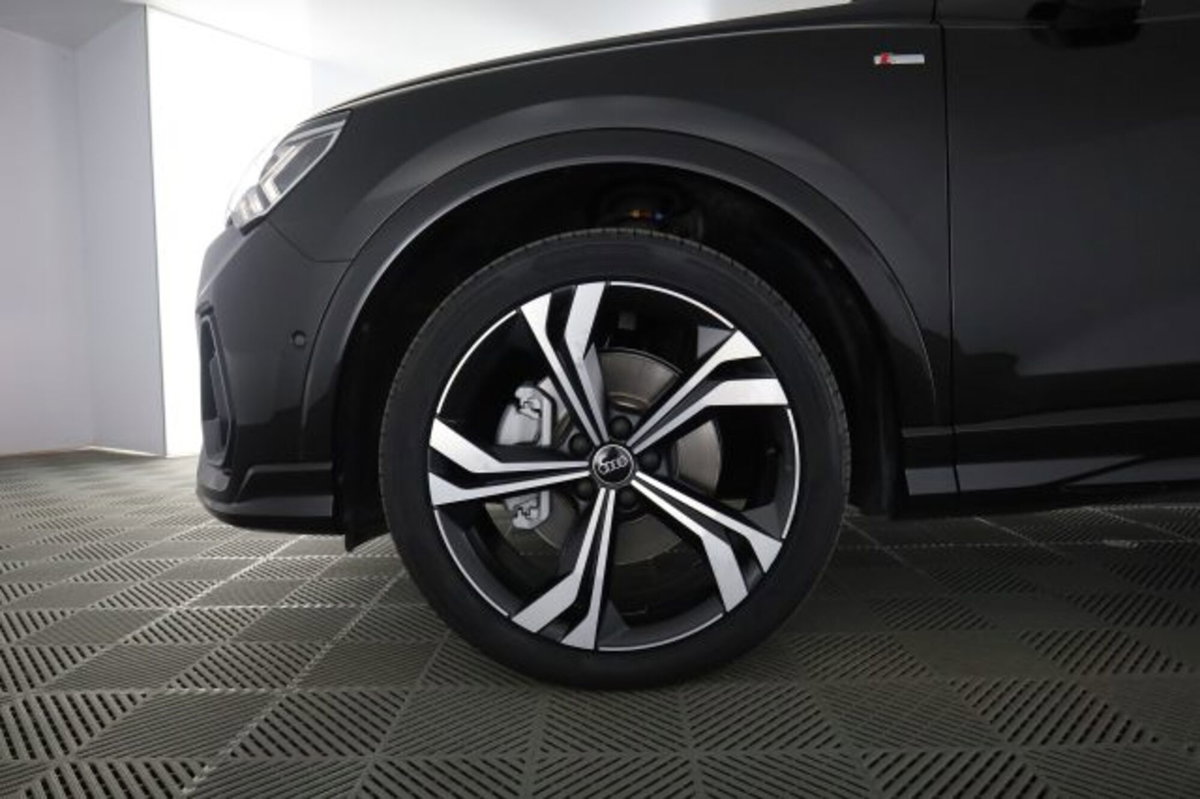 Audi Q3 Sportback 40 2.0 tdi Identity Black quattro 193cv s-tronic (8)
