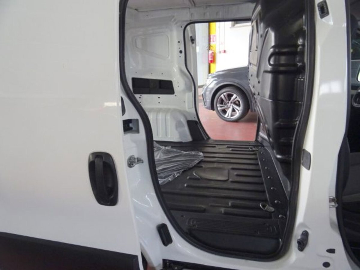 Fiat Fiorino Furgone cargo 1.3 mjt 95cv Adventure (12)