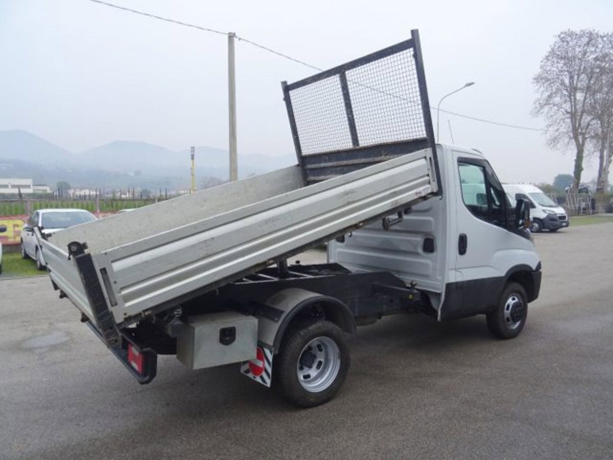 Iveco Daily Telaio 35C14H BTor 2.3 HPT PC-RG Cabinato (4)
