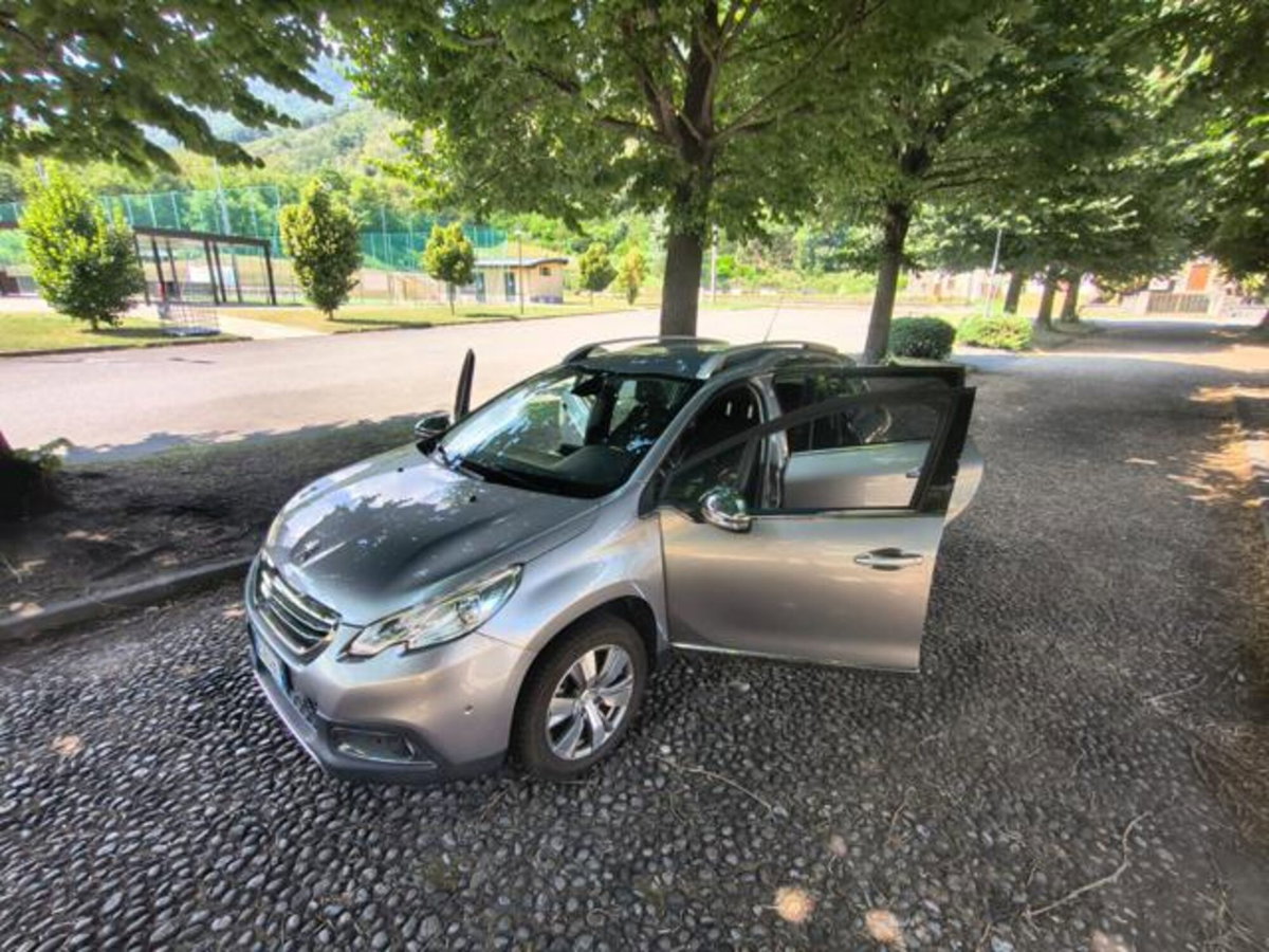 Peugeot 2008 e-HDi 92 CV Stop&Start robotizzato Allure (12)