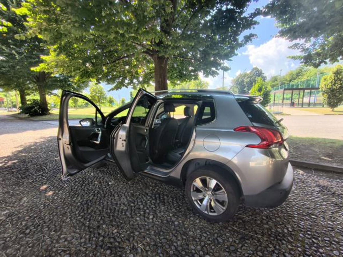 Peugeot 2008 e-HDi 92 CV Stop&Start robotizzato Allure (13)