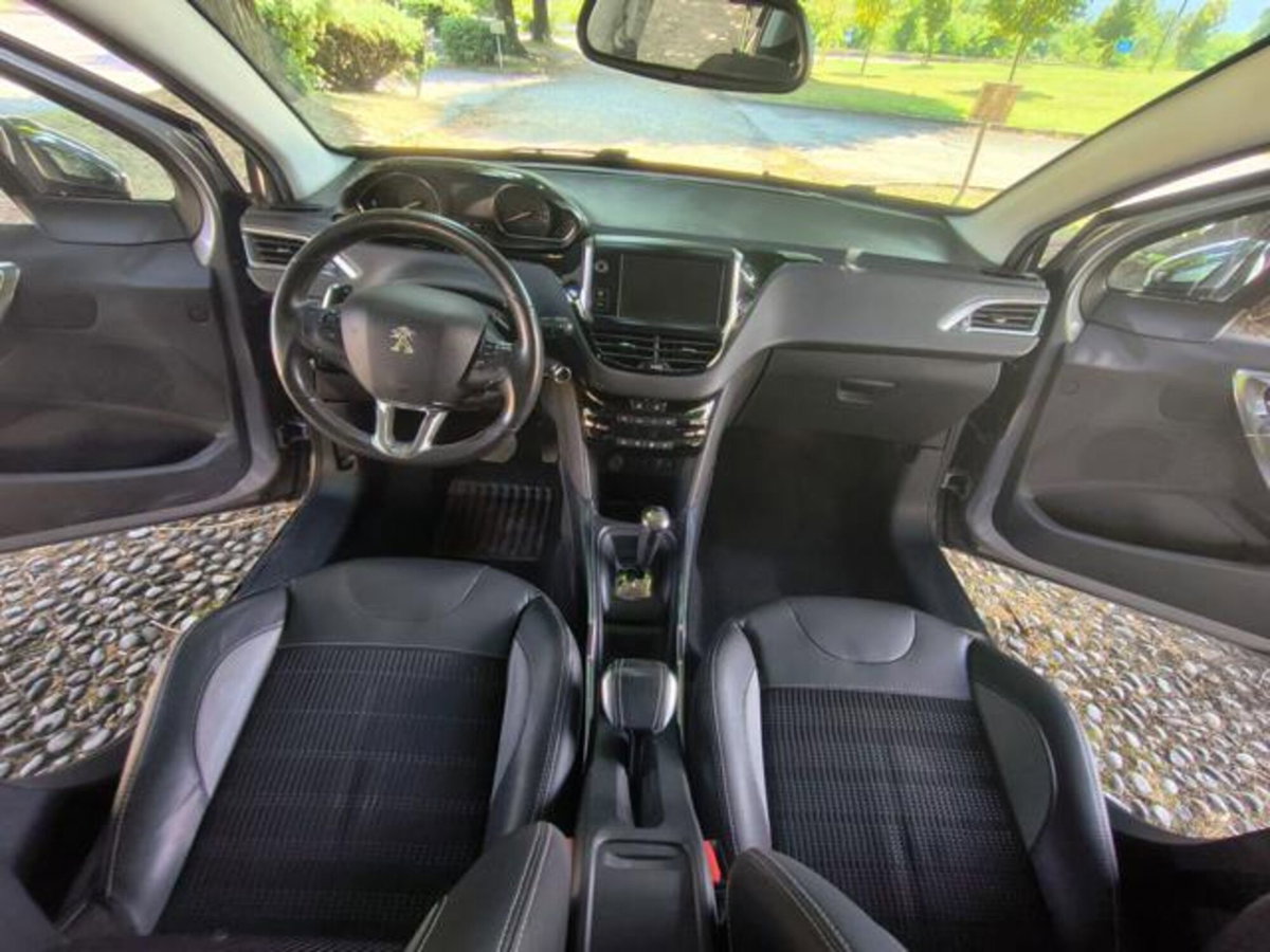 Peugeot 2008 e-HDi 92 CV Stop&Start robotizzato Allure (19)
