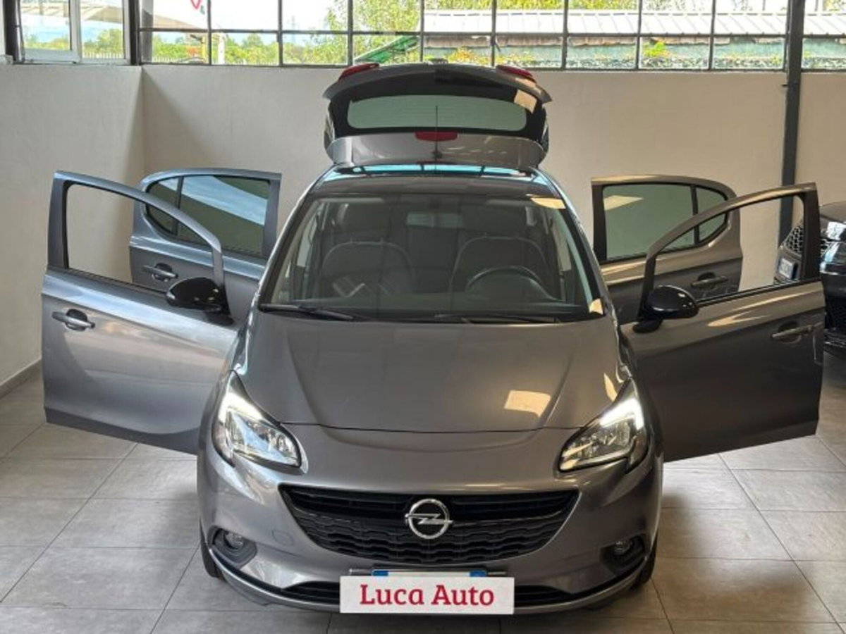 Opel Corsa 1.2 5 porte (2)