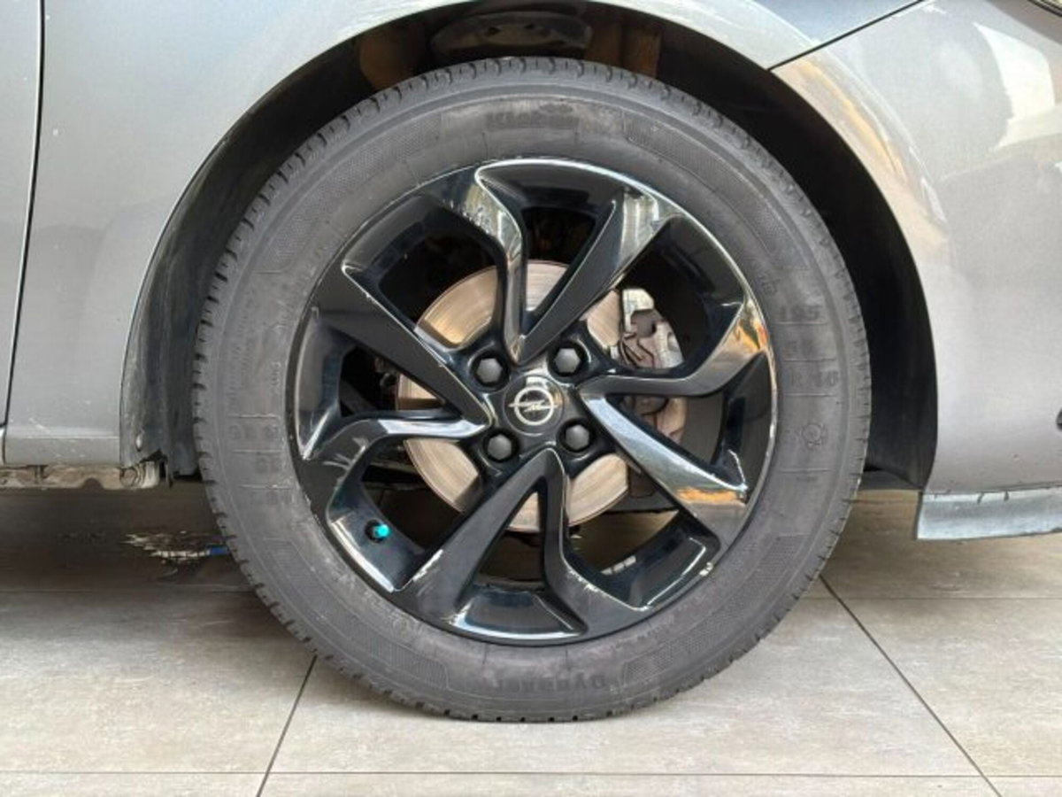 Opel Corsa 1.2 5 porte (7)