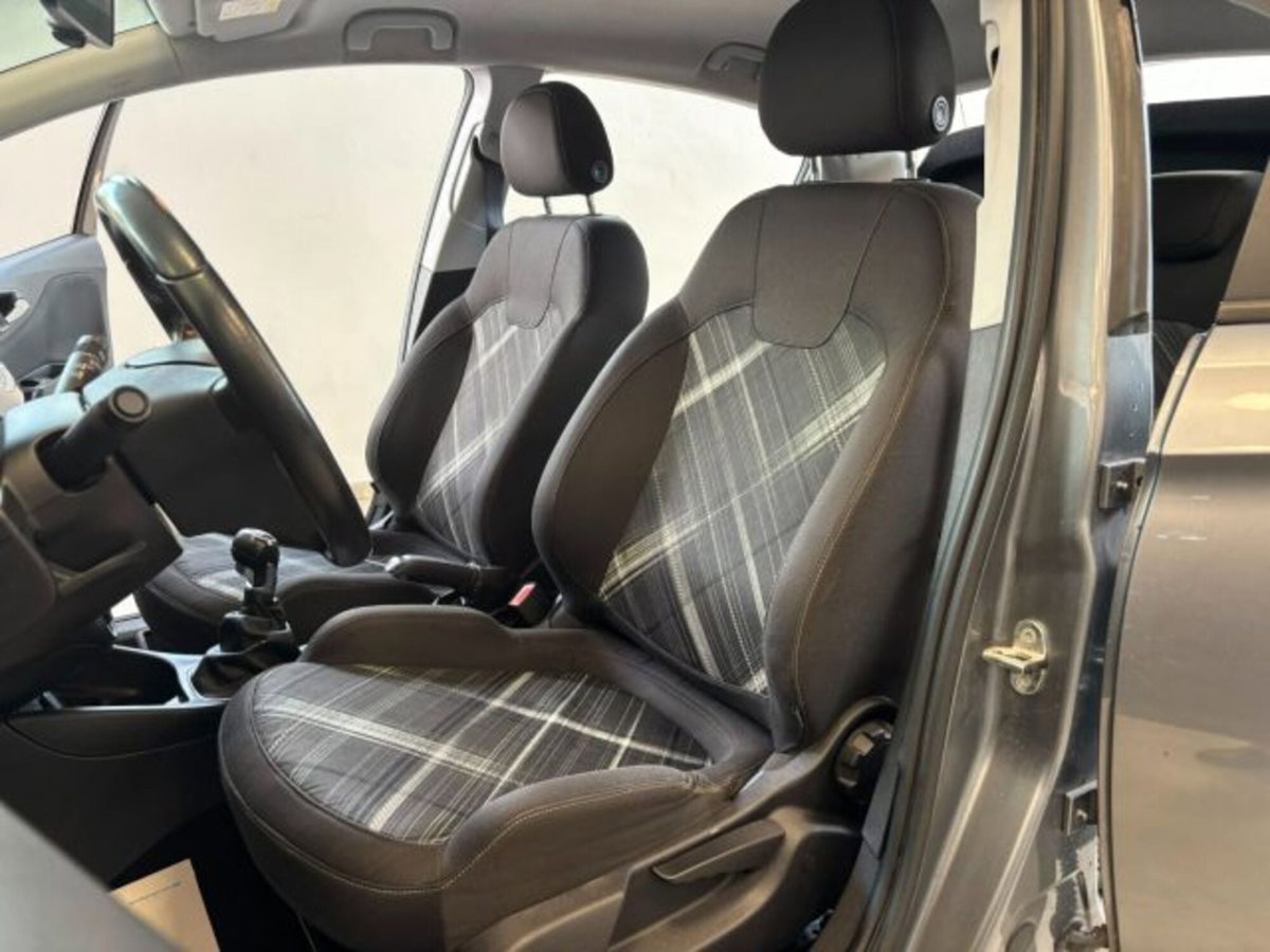 Opel Corsa 1.2 5 porte (8)