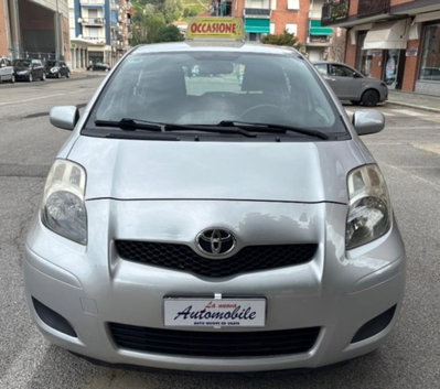 Toyota Yaris 1.0 5 porte Sol (2)