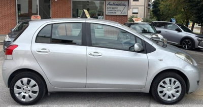 Toyota Yaris 1.0 5 porte Sol (3)