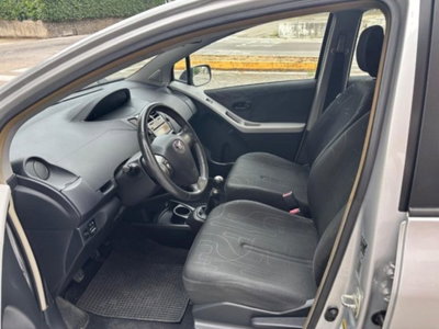 Toyota Yaris 1.0 5 porte Sol (6)