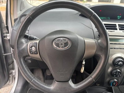 Toyota Yaris 1.0 5 porte Sol (9)