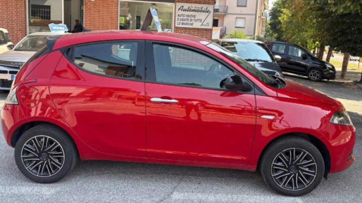 Lancia Ypsilon 1.0 FireFly 5 porte S&S Hybrid Silver Plus (3)