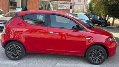 Lancia Ypsilon 1.0 FireFly 5 porte S&S Hybrid Silver Plus (3)